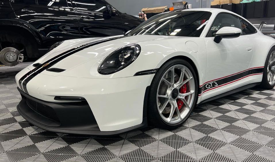 White Porsche 911 GT3